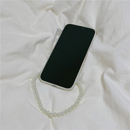 Handyhülle mit Blumen- und Perlenkette