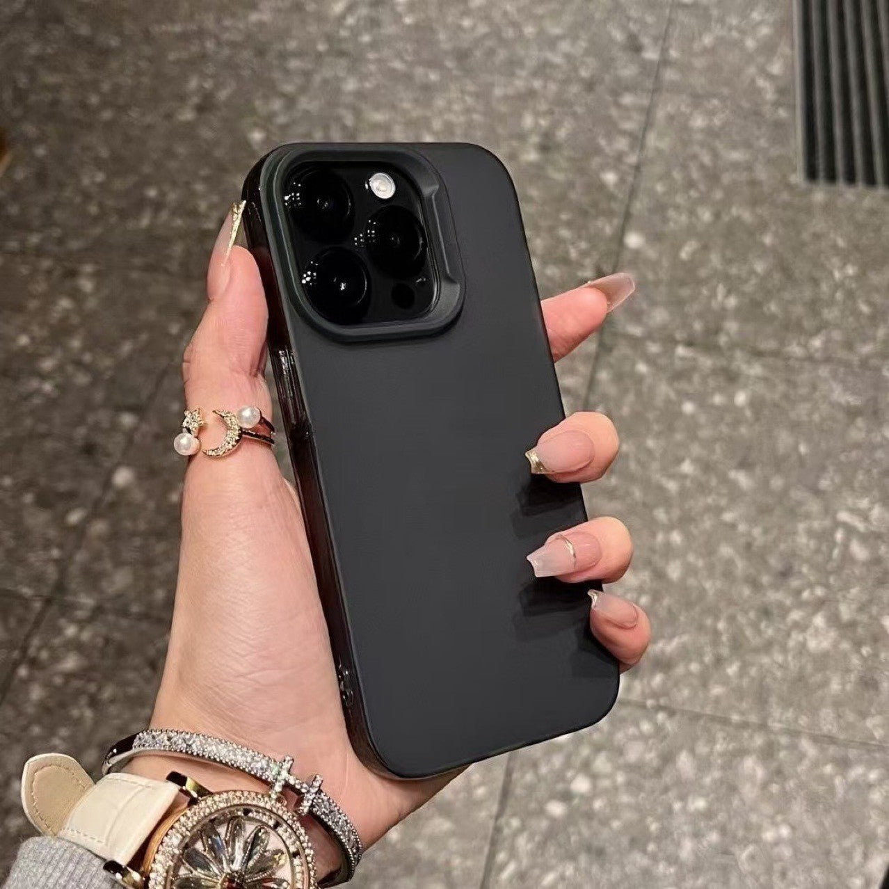 Mattierte Handyhülle mit großem Loch, schlicht und transparent