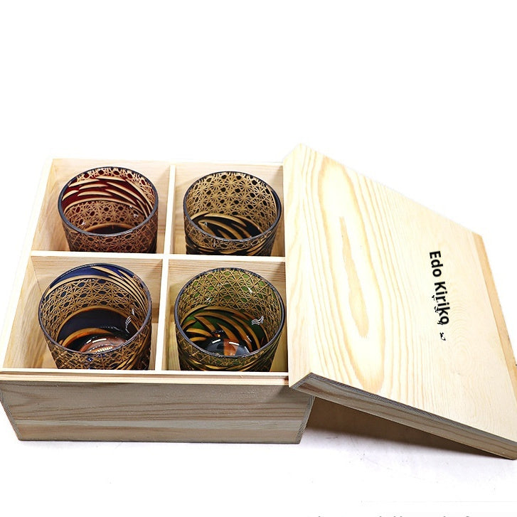 Japanisches Kristallglas im Edo-Schliff mit Asterismus-Effekt