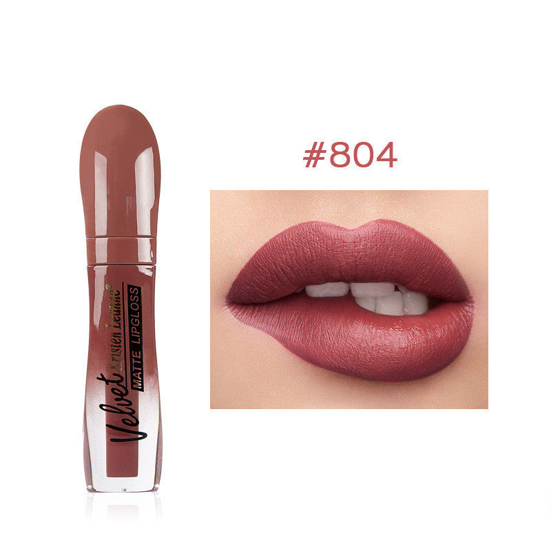 Der matte Lippenstift Fog Lipstick klebt nicht am Becher und lässt den Lippenstift nicht verblassen.