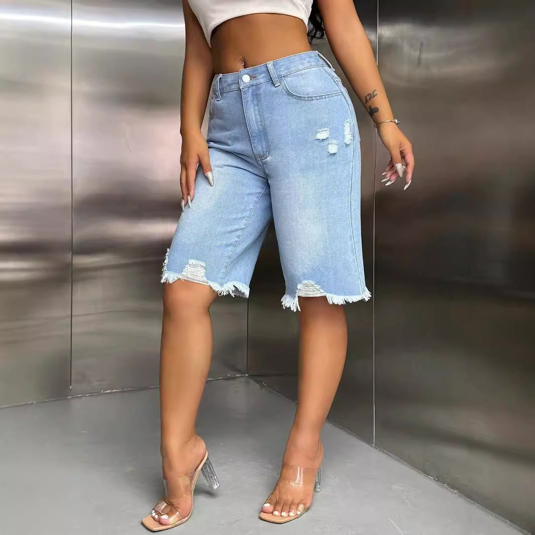 Stylische Damen-Denim-Shorts mit Rissen und offener Kante