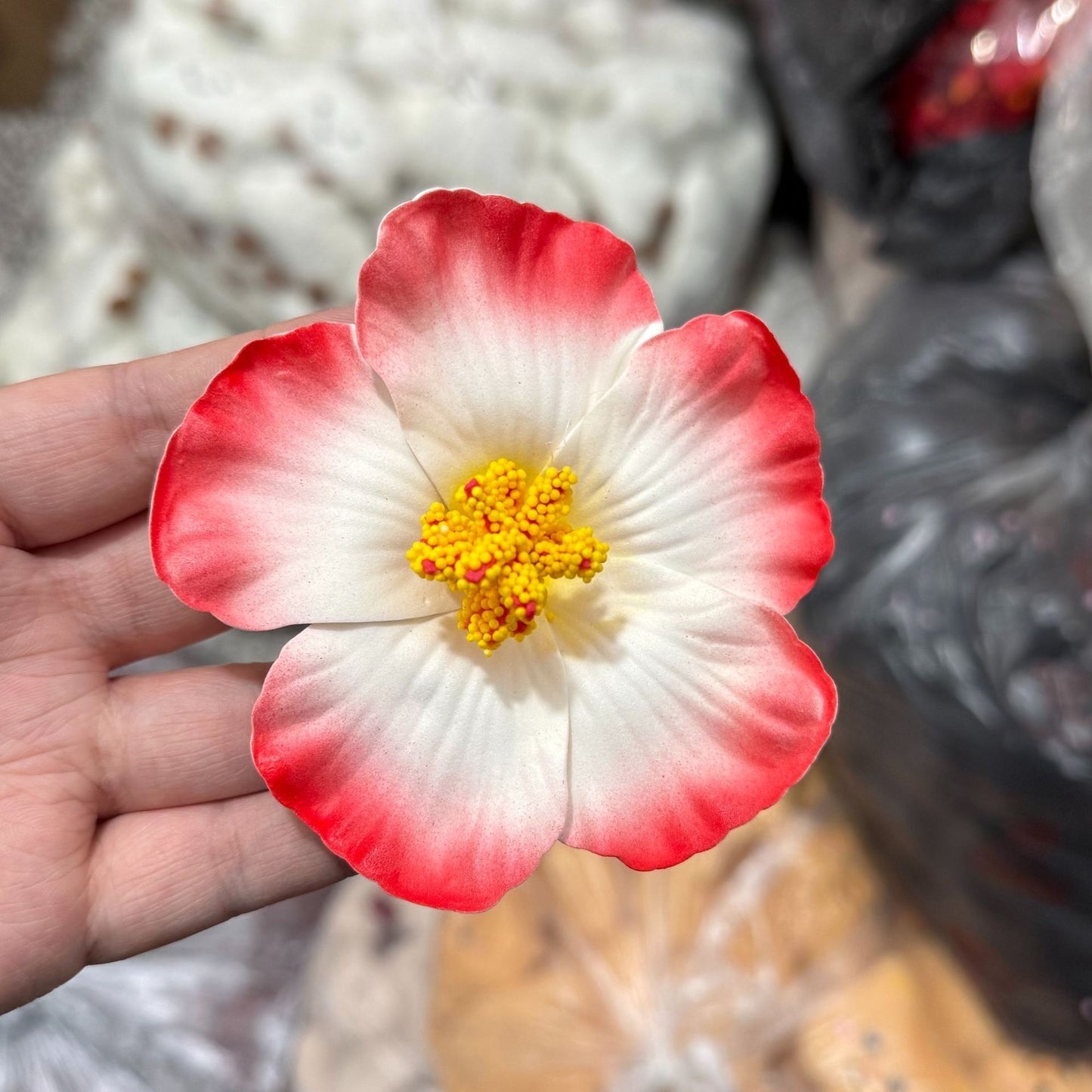 Haarspange mit Hibiskusblüten-Motiv für Damen, maritimes Foto-Ambiente, Kopfbedeckung, seitliche Blumenspange