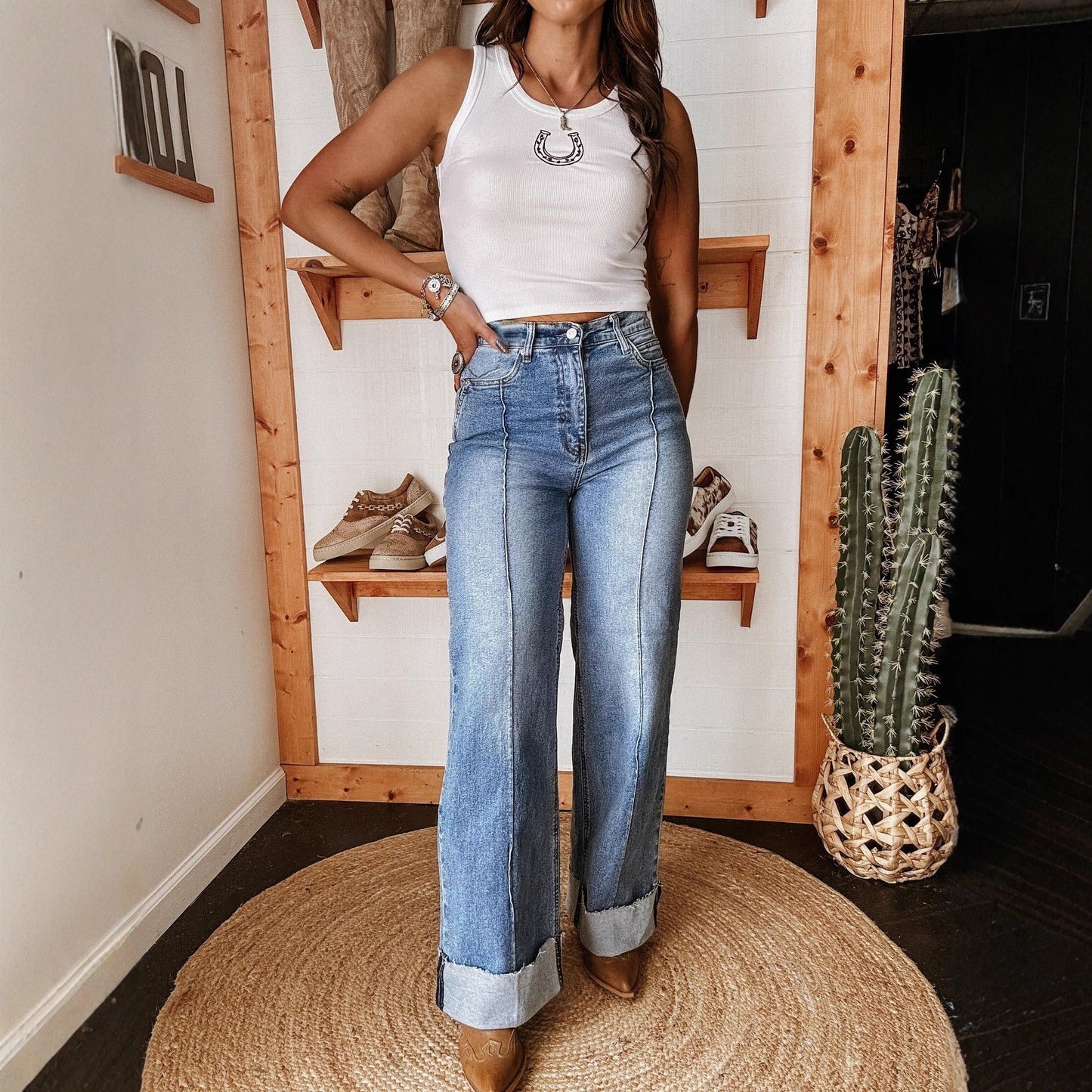 Damenmode Lässige Jeans aus gewaschenem Stretchmaterial mit mittelhohem Bund und geradem Bein