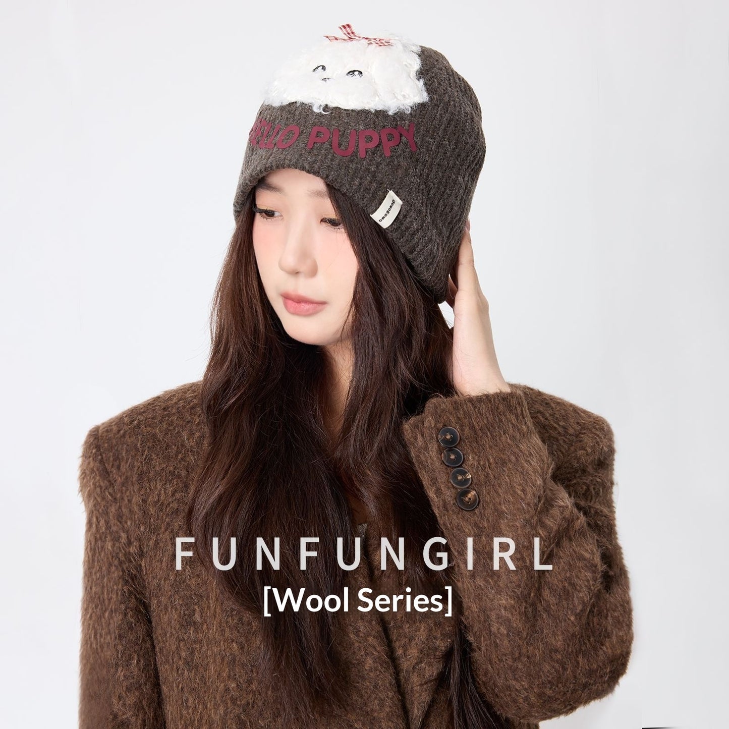 Niedliche, gestrickte Damenmütze aus Wolle mit Plüschwelpenmotiv