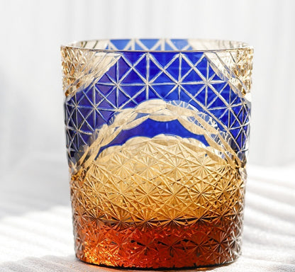 Japanisches Kristallglas im Edo-Schliff mit Asterismus-Effekt