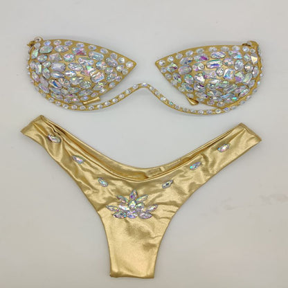 Eleganter Diamanten-Bikini, Diamanten aufnähen