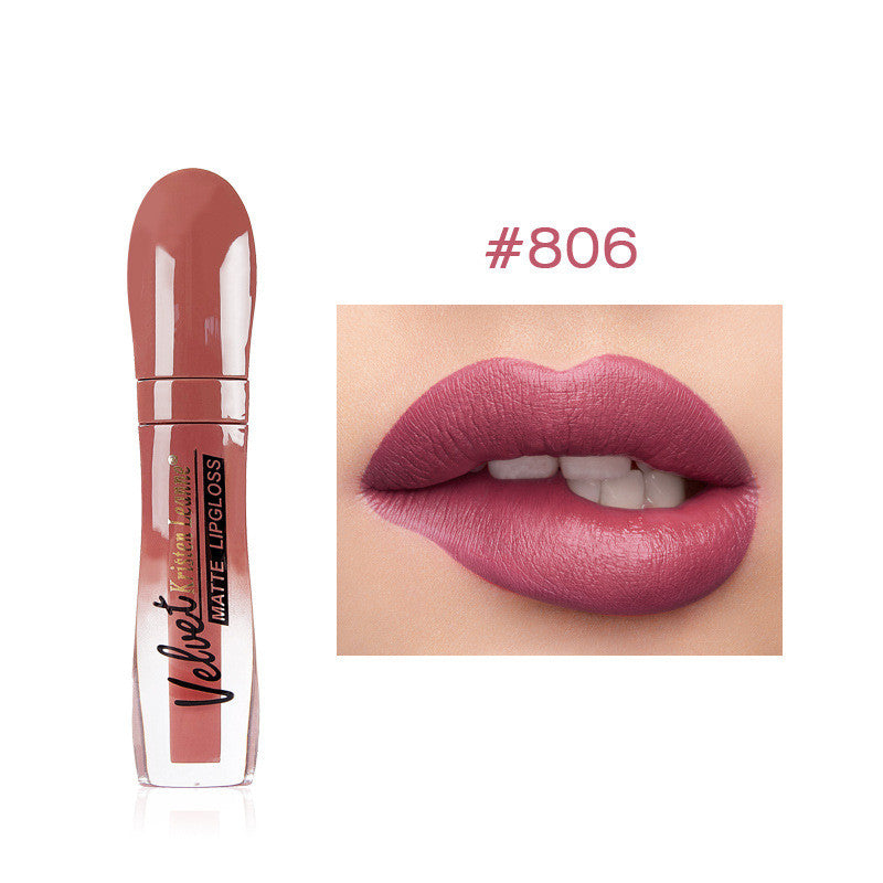 Der matte Lippenstift Fog Lipstick klebt nicht am Becher und lässt den Lippenstift nicht verblassen.