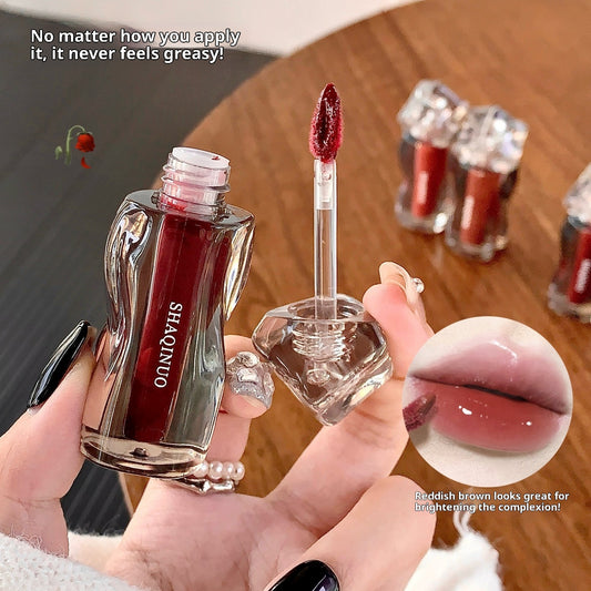 Kristallklarer, glänzender Lippenbalsam