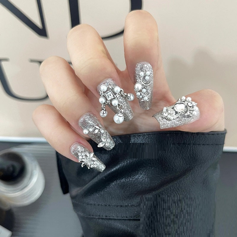 Elegante, handgefertigte Nagelverschönerung, individuell anpassbar, abnehmbar