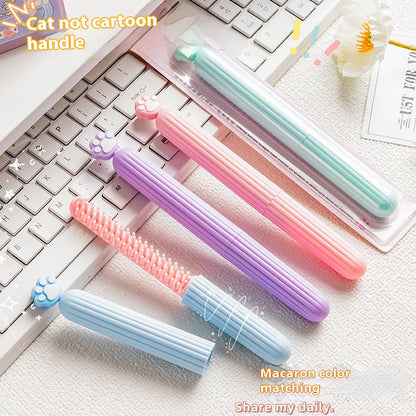 Kleiner Kamm aus der Serie „Niedliche Cartoon-Katzenpfote“