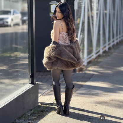 Umweltfreundliche Kapuzenjacke aus Fuchsfell, locker