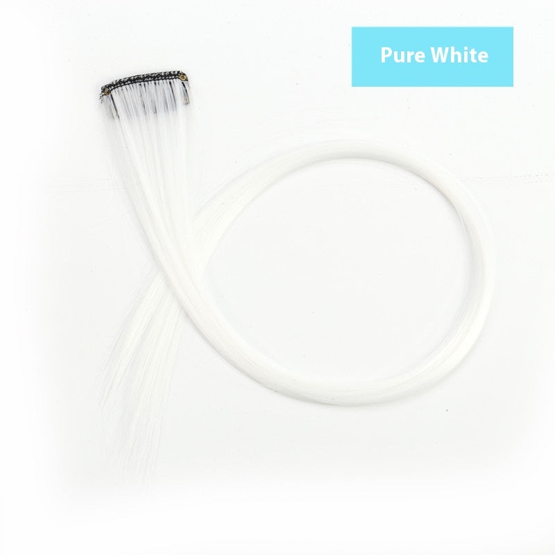 Buntes Haar, hängende Ohren, gefärbte Perücke, Haarverlängerung, farbige Streifen, angesagte Farben