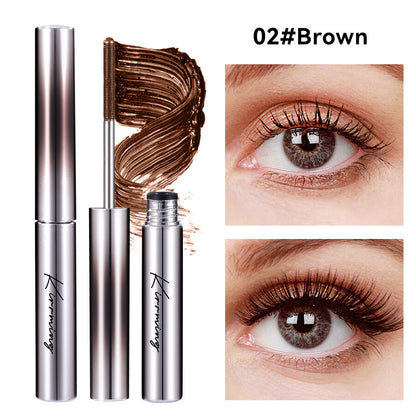 Wasserfeste, voluminöse, schwungvolle Mascara, die nicht verschmiert