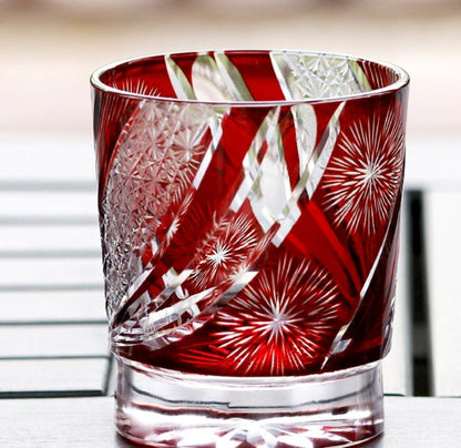 Japanisches Kristallglas im Edo-Schliff mit Asterismus-Effekt